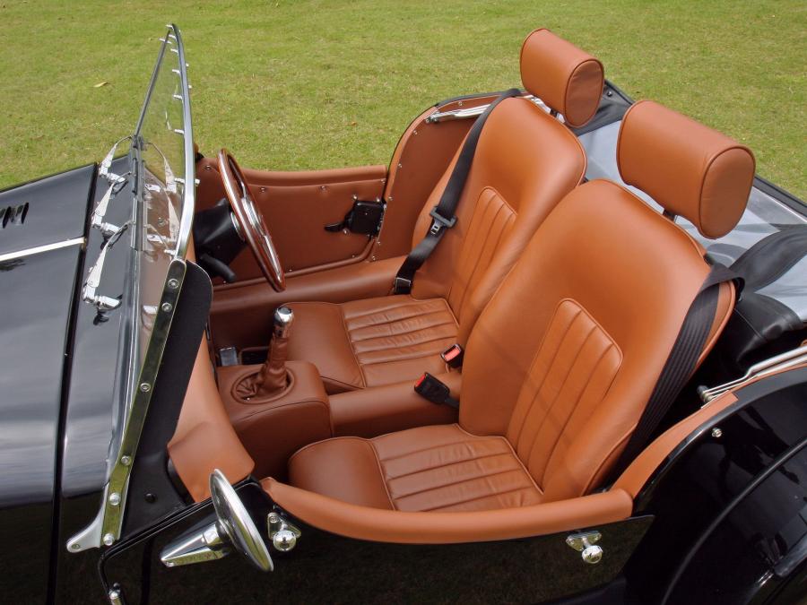Интерьер Morgan 4/4 Sport 2008 года  (фото 8 из 12)